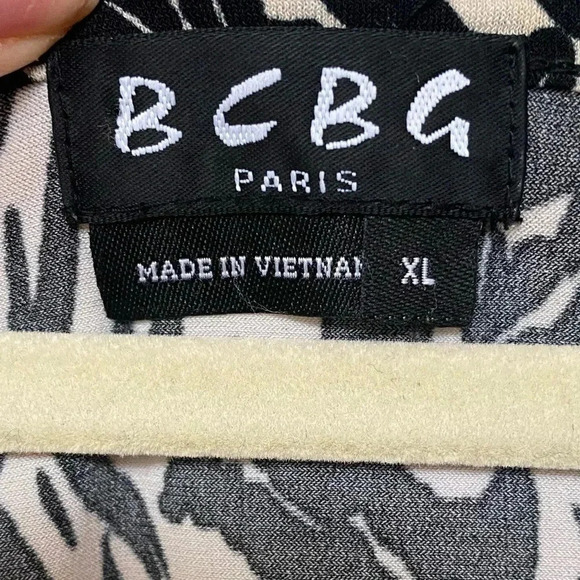 Vintage BCBG Paris• 90s blouse - Picture 6 of 6